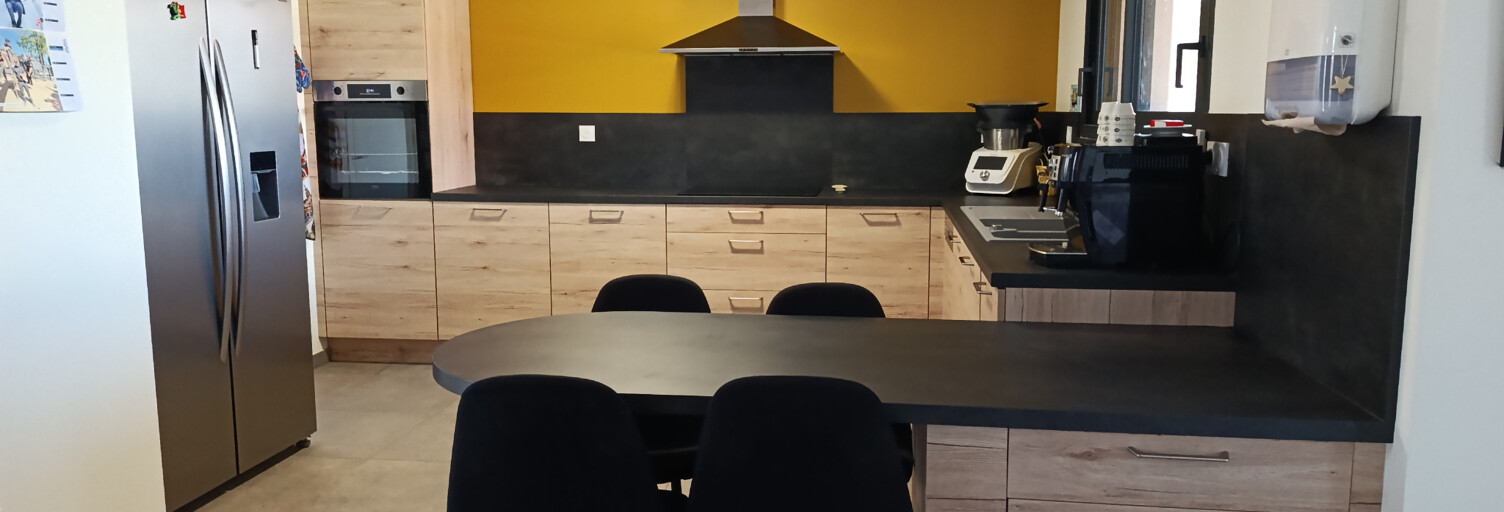 Maison 4 Pièces 106 m² à louer à Charnas (07340)