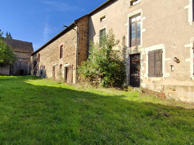 Authentique demeure en pierre avec dépendances et fort poten — photo du bien