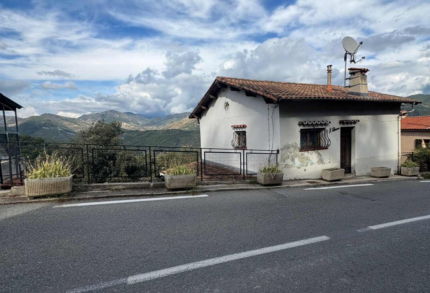 Maison rénovée avec terrain   Berles-les-Alpes (06390) — photo 1
