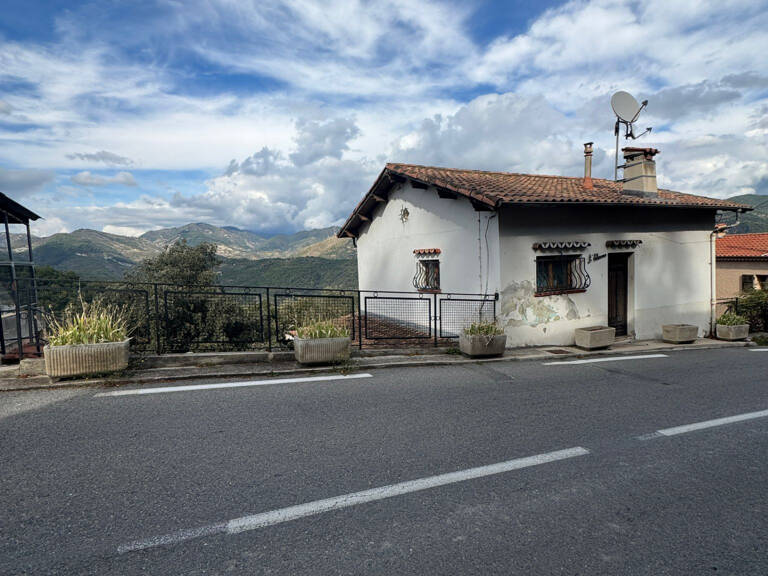 Maison rénovée avec terrain   Berles-les-Alpes (06390) — photo 1