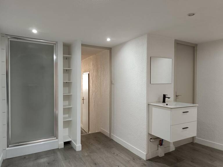 Local commercial — photo 1