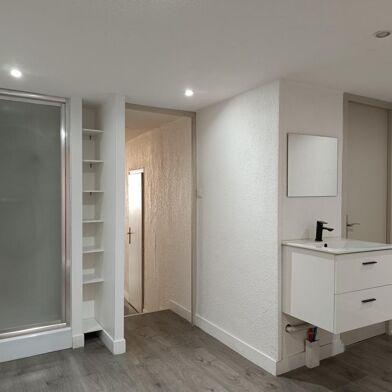 Commerce 2 pièces 375 €