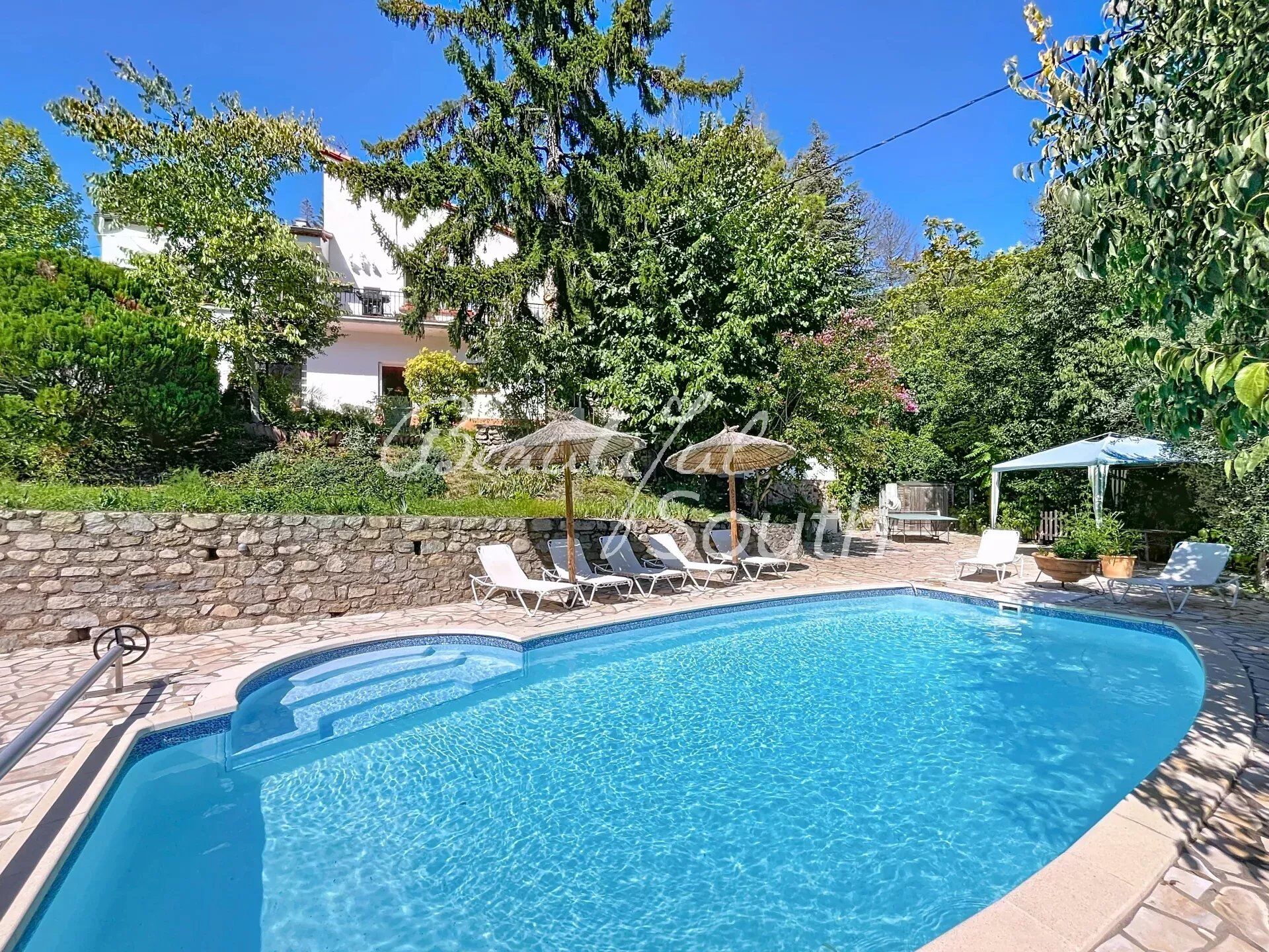 Villa / Maison  T9 à vendre Arles-sur-Tech 66150