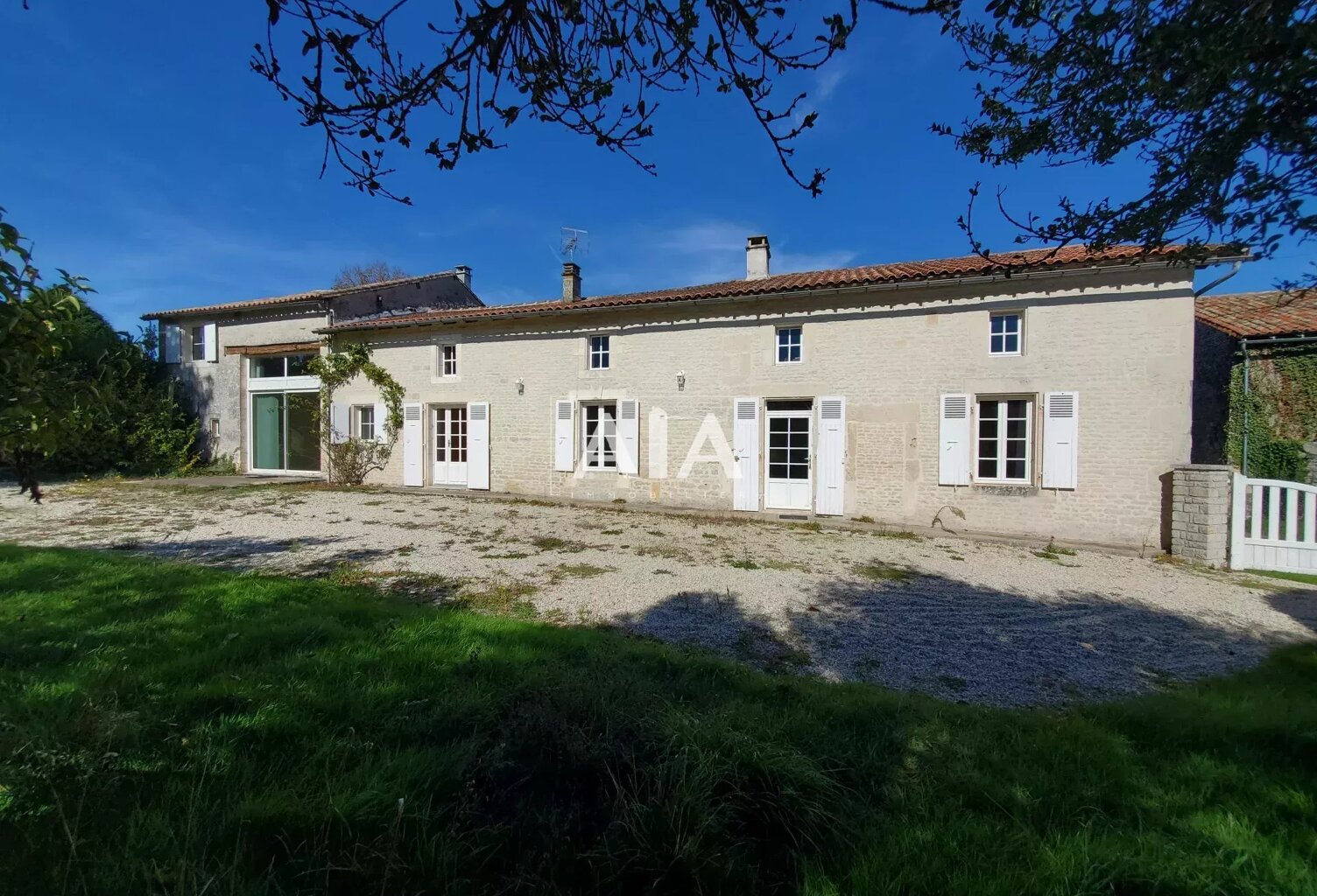 Maison de village à Theil Rabier — photo 1