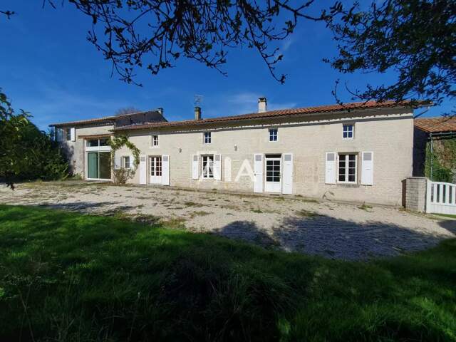Maison de village à Theil Rabier — photo du bien