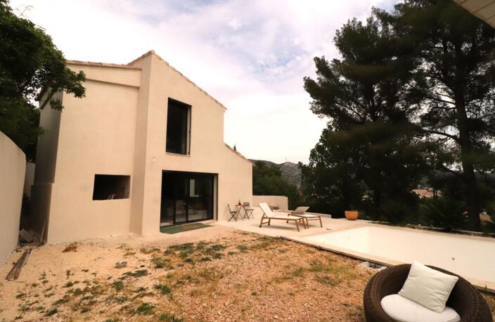 ROQUEVAIRE VILLA T3/4 de 125 M² avec 1700 M² de terrain — photo 2