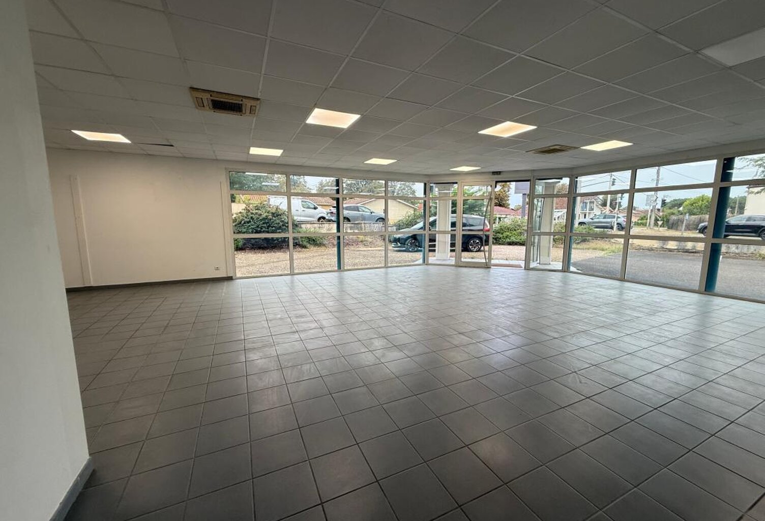 Local commercial à louer - 95.67 m² - MONT-DE-MARSAN — photo 1