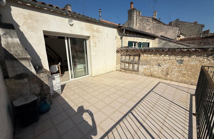 Immeuble de rapport, hyper centre de Jarnac — photo 2