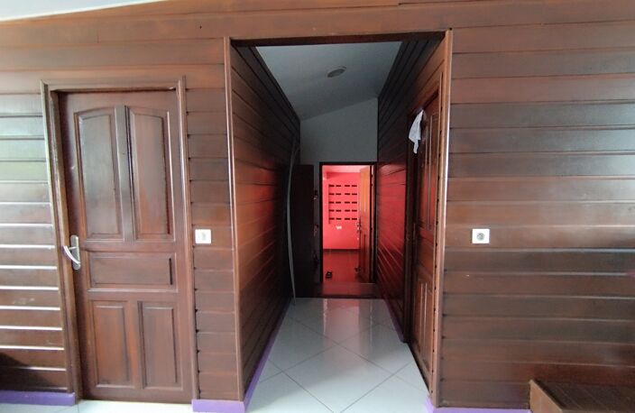 Dpt Guyane (973), à vendre KOUROU- Zone commercial Pariacabo- propriété de 5 logements - Terrain de 447m2 — photo 3