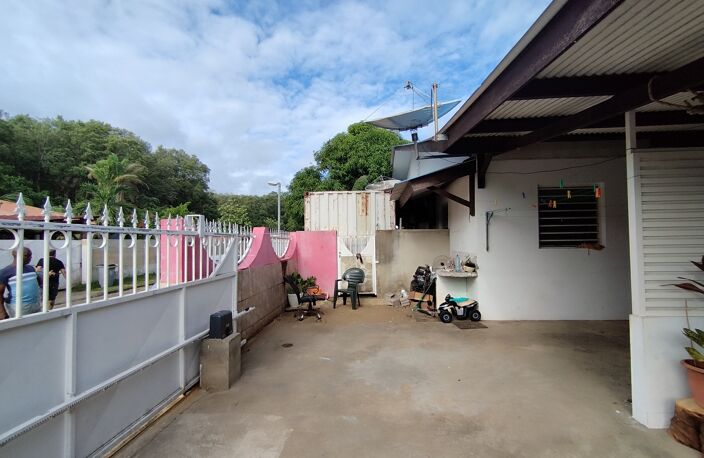 Dpt Guyane (973), à vendre KOUROU- Zone commercial Pariacabo- propriété de 5 logements - Terrain de 447m2 — photo 4