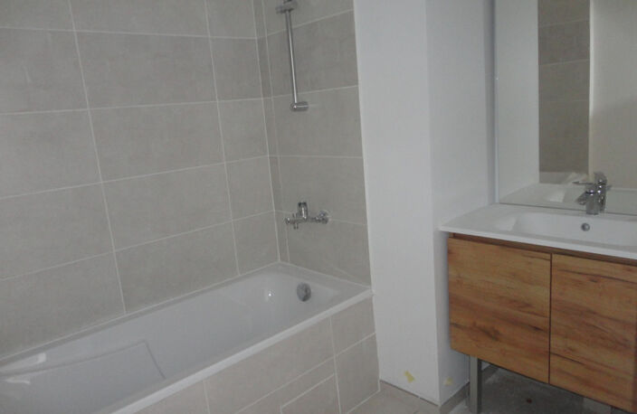 Dpt Pyrénées Orientales (66), à vendre POLLESTRES appartement T3 de 60.49 m² avec terrasse et stationnement en sous- — photo 3