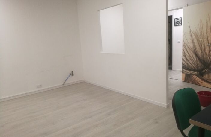 A louer BAILLY ROMAINVILLIERS (77) Bureau de 15  m2 — photo 3