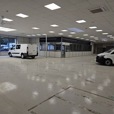 Local industriel  7488 €