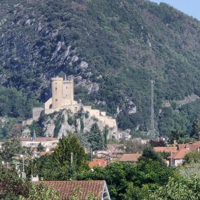 Appartement 5 pièces 970 €