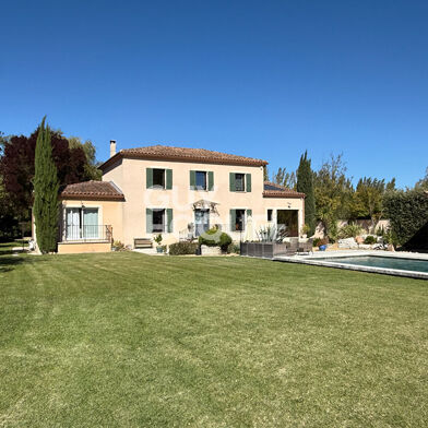 Maison 10 pièces 945000 €