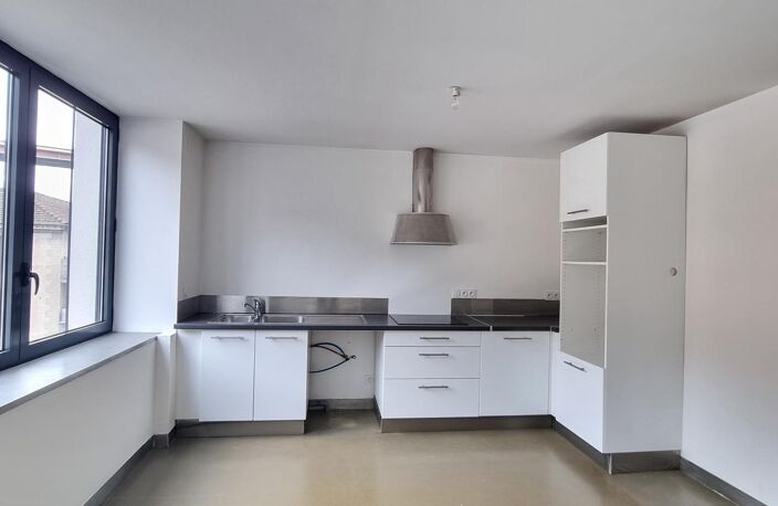 Location appartement 4 pièces 91 m² à Rive-de-Gier (42800) — photo 2