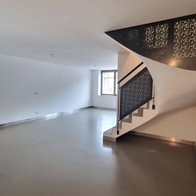 Appartement 4 pièces 827 €