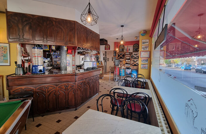 BAR BRASSERIE PMU, ST FLORENTIN 200 M² — photo 2
