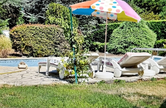 170 m2 de confort sur 1800 m2 de terrain -- Saint-Cézaire — photo 3