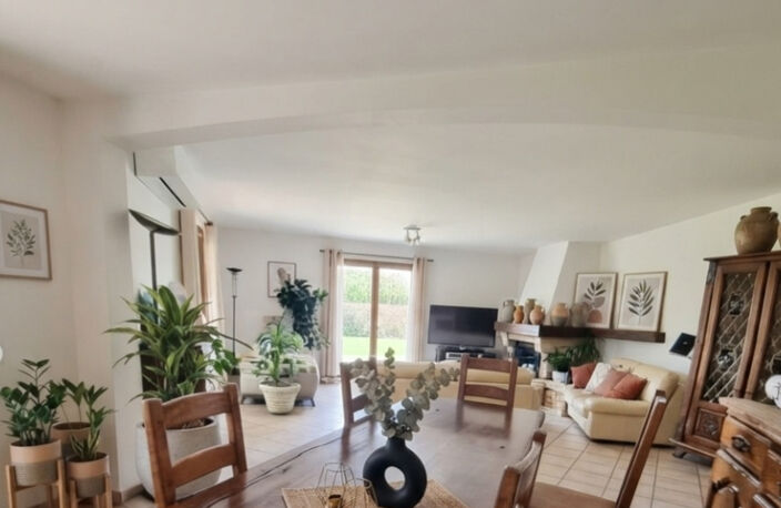 170 m2 de confort sur 1800 m2 de terrain -- Saint-Cézaire — photo 4
