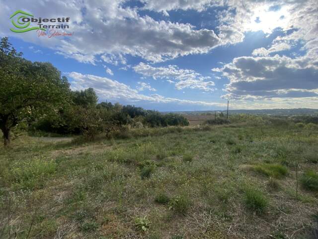 Terrain constructible — photo du bien