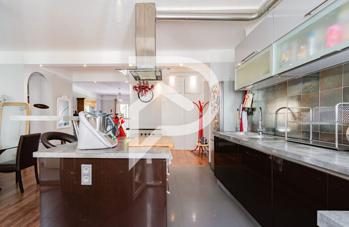 APPARTEMENT DE TYPE 3/4  rue  Jean MERMOZ CARRE D'OR  MARSEILLE 13008 — photo 4