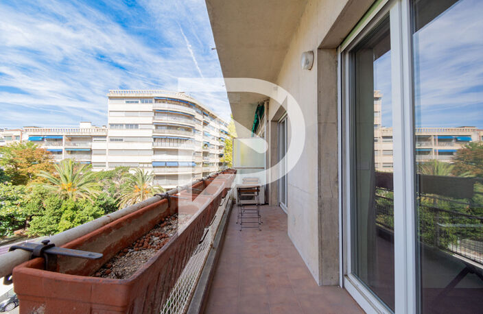 APPARTEMENT DE TYPE 3/4  rue  Jean MERMOZ CARRE D'OR  MARSEILLE 13008 — photo 5