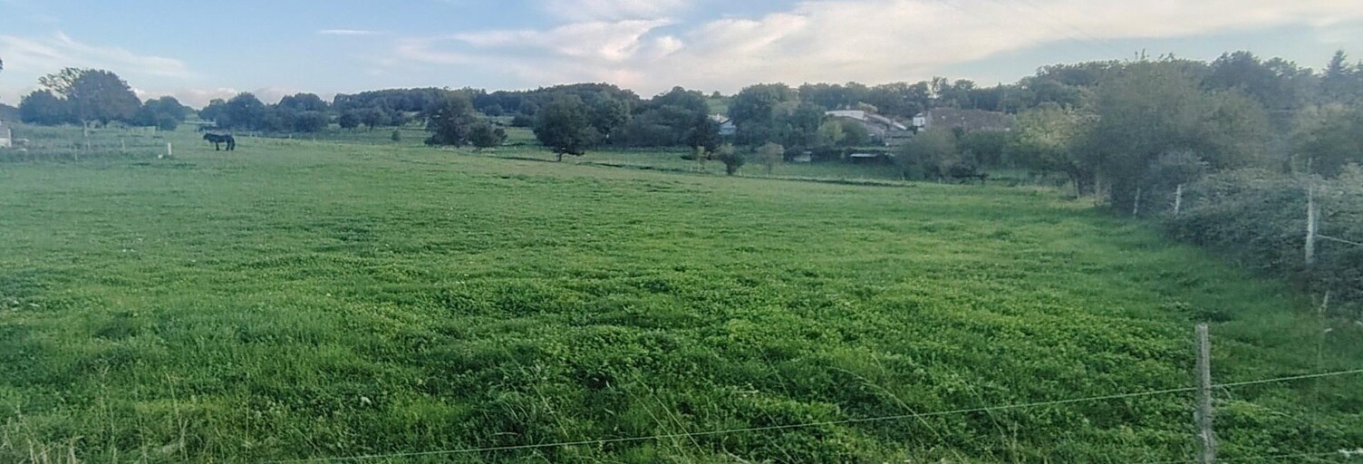 Terrain  2025 m² à vendre à Montbron (16220)