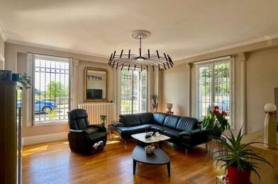 Appartement 4 pièces 279700 €