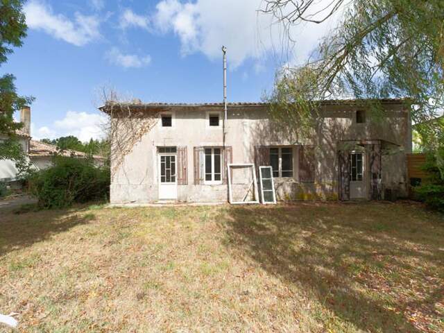 Maison en pierre de 6 pièces principales — photo du bien