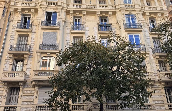 Nice :  Avenue Gambetta Bel appartement 3 pièces bourgeois — photo 2