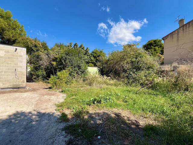 TERRAIN INDIVIDUEL 326m2 AVEC GARAGE ET DEPENDANCE — photo du bien