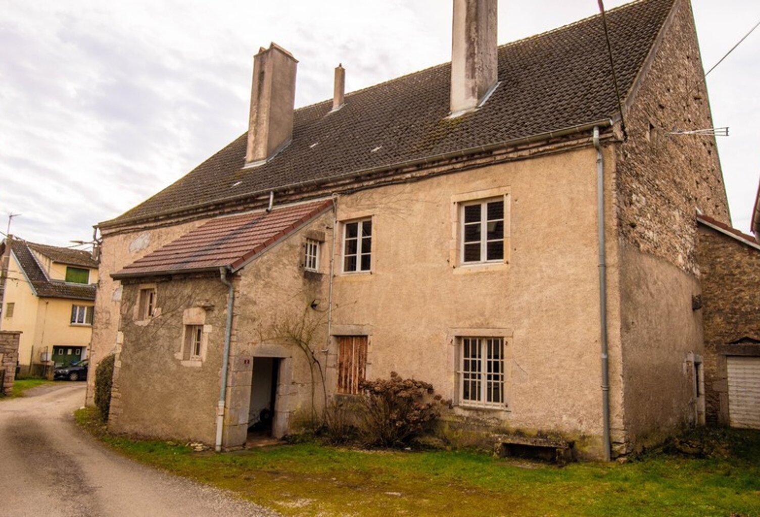 Imposante Maison en Pierre du XVIIe Siècle à 10 minutes du centre ville de Dole — photo 1