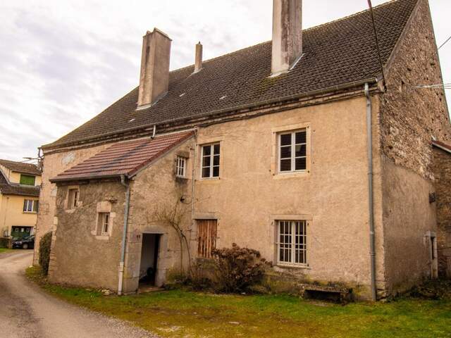 Imposante Maison en Pierre du XVIIe Siècle à 10 minutes du centre ville de Dole — photo du bien
