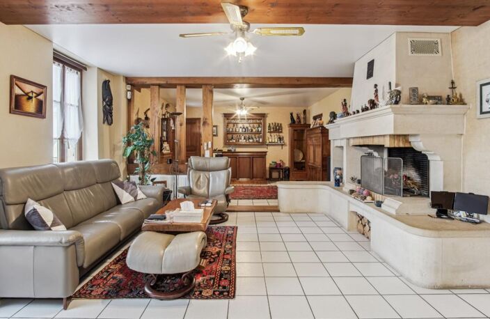 77510 REBAIS - MAISON DE 7 PIECES - JARDIN - VUE DEGAGEE - PISCINE INTERIEURE - CALME - 75KMS DE PARIS - GARE — photo 4