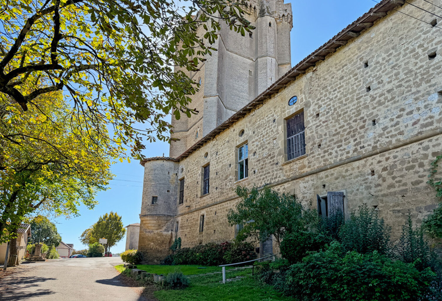 Dpt Gers (32), à vendre BASSOUES, partie du château, 174 m2 avec jardin 5000 m2 et piscine — photo 1