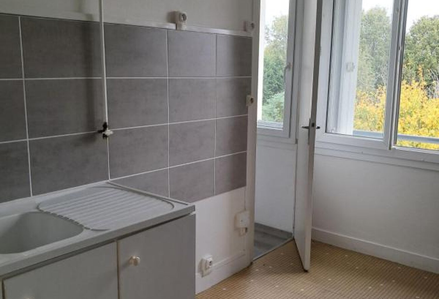 Appartement T4 CHATEAU RENAULT — photo 1