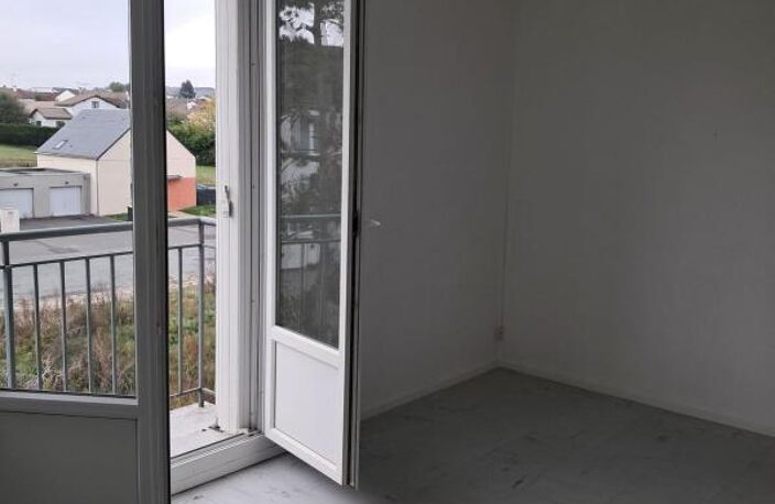 Appartement T4 CHATEAU RENAULT — photo 2