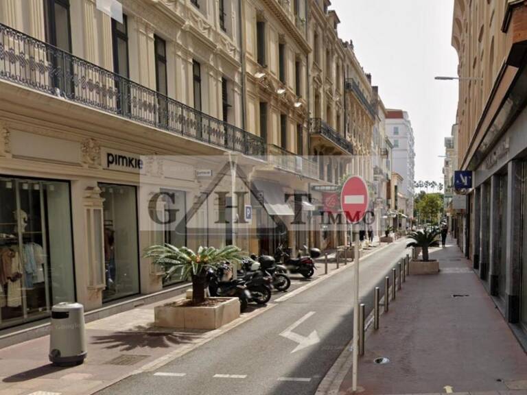 LOCAL CANNES EMPLACEMENT N°1 A LOUER — photo 1