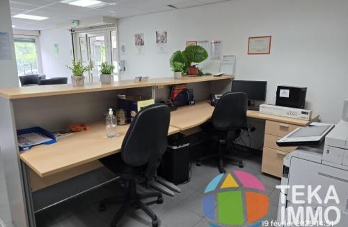Local de bureau entièrement aménagé de 126m2 à louer dans le centre-ville de Saint-André — photo 4