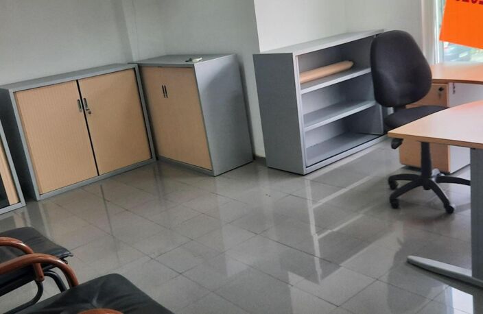 Local de bureau entièrement aménagé de 126m2 à louer dans le centre-ville de Saint-André — photo 5