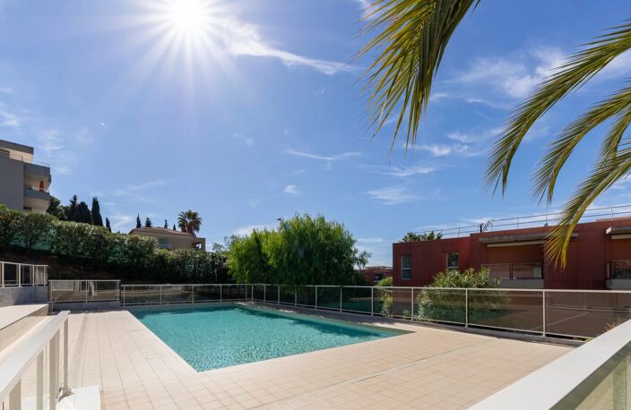 Résidence sécurisée, 2 pièces terrasse, piscine, garage — photo 3