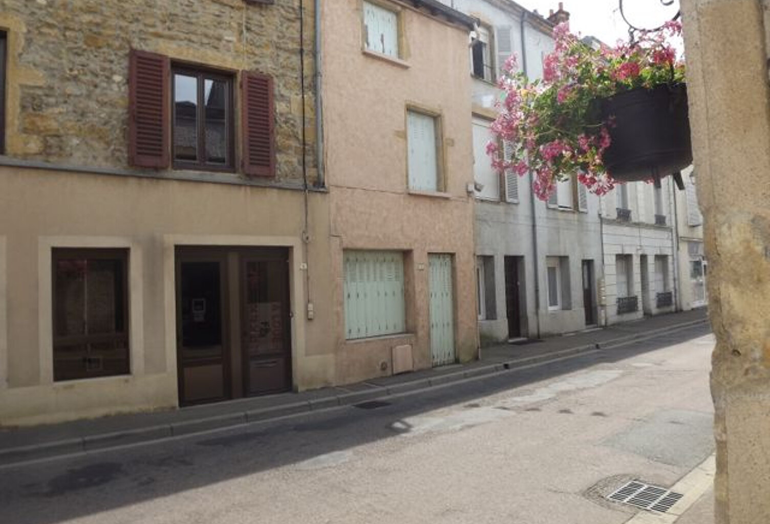 Petite maison de ville à rénover, proche commerces. 85 m2 ha — photo 1