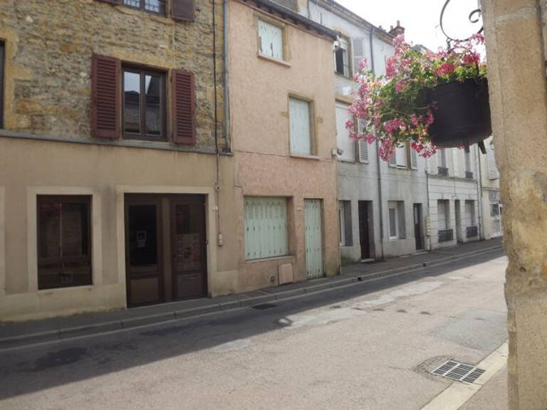 Petite maison de ville à rénover, proche commerces. 85 m2 ha — photo 1