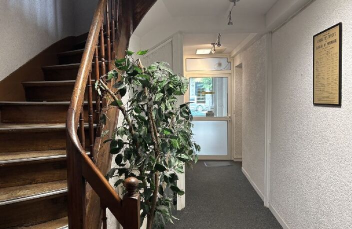 Immeuble 180 m&sup2; — photo 4
