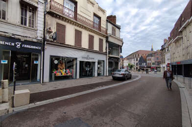 Commerce  910 €