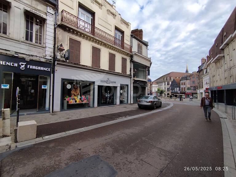 AUXERRE - 6 RUE DU TEMPLE - LOCAL DE 33M² EN FACE DU MONOPRIX — photo 1