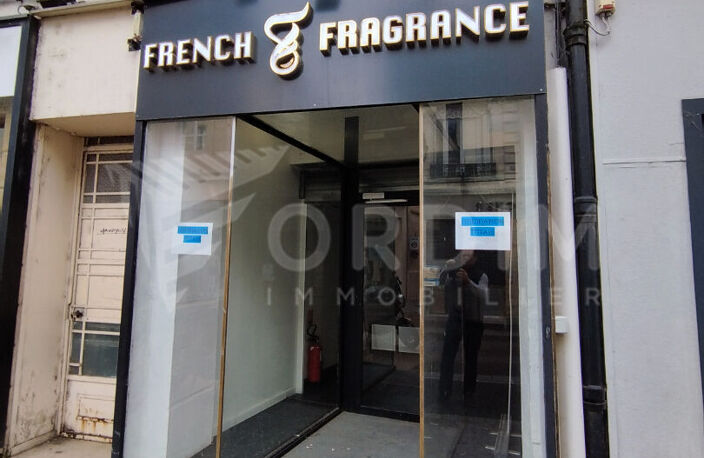 AUXERRE - 6 RUE DU TEMPLE - LOCAL DE 33M² EN FACE DU MONOPRIX — photo 2