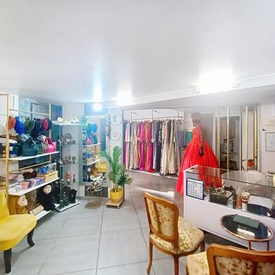 Commerce 2 pièces 68000 €