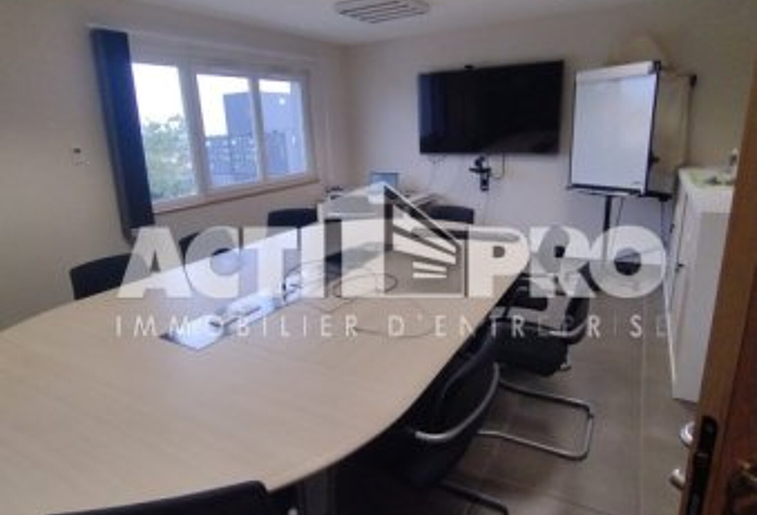 Bureaux à louer — photo 1